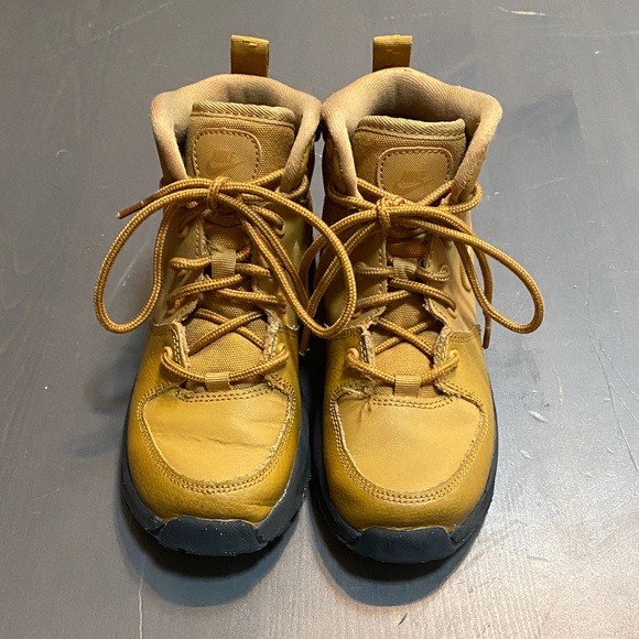 Nike Manoa LTR Kids Boots in Wheat size 12C - Picture 3 of 8